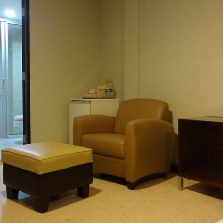 Mango Bedroom Inn Bangkok Exterior photo